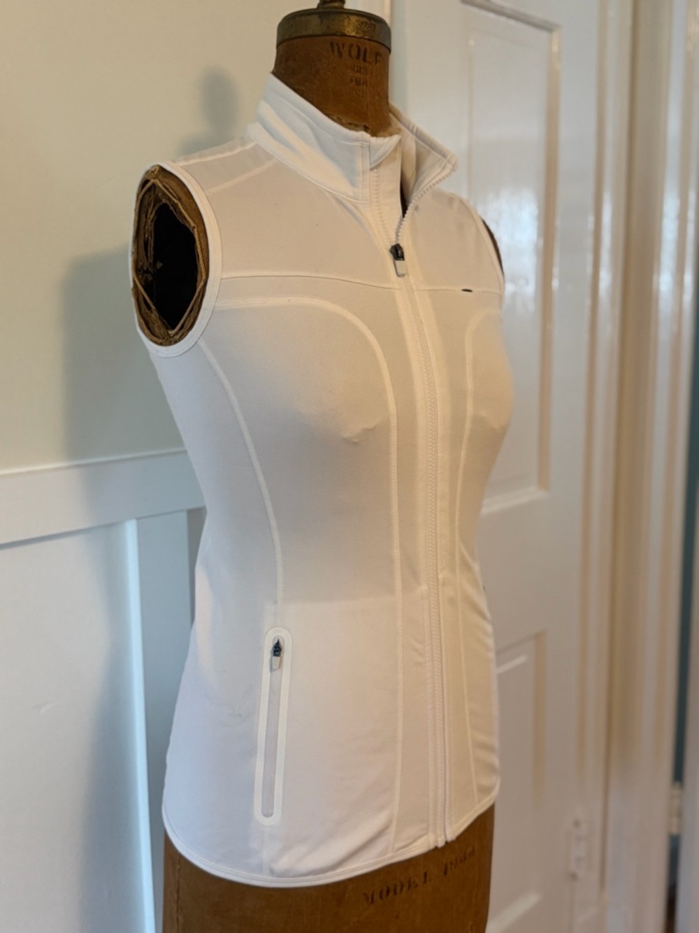 Small Fabletics White Zip-Up Athletic Vest with Stand Collar